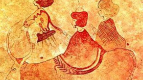 لغز سيدات الطاسيلي.. نساء ببشرة بيضاء وتسريحة ملكية في الصحراء