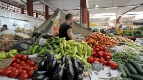 “سماسرة” قوت الجزائريين يلهبون السوق قُبيل العيد