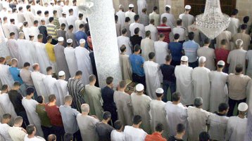 أرحنا من التراويح يا إمام!