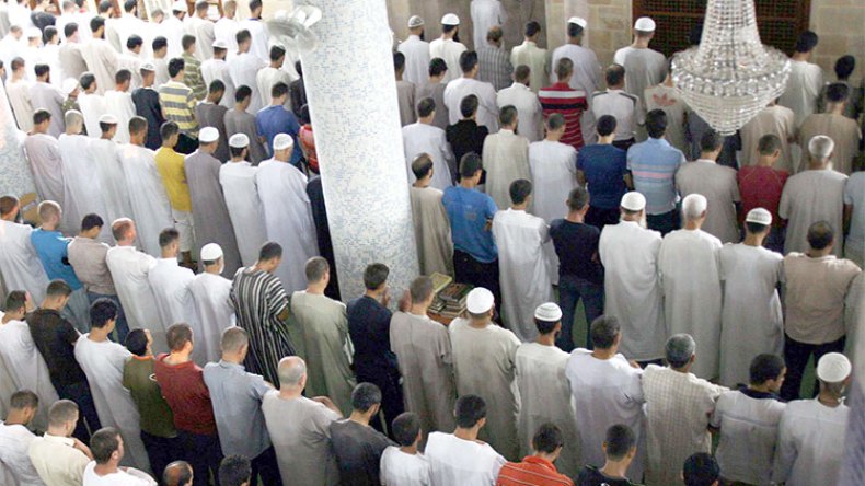 أرحنا من التراويح يا إمام!