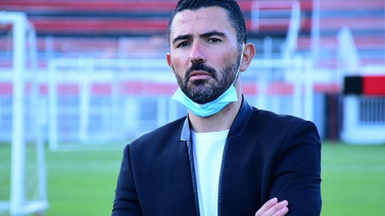 بطل ملحمة أم درمان عنتر يحيى مرشح بقوة لرئاسة الفاف