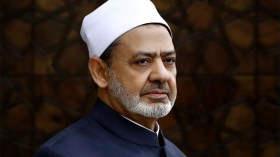 شيخ الأزهر: لا يجوز للمسلم مس التوراة والإنجيل دون طهارة