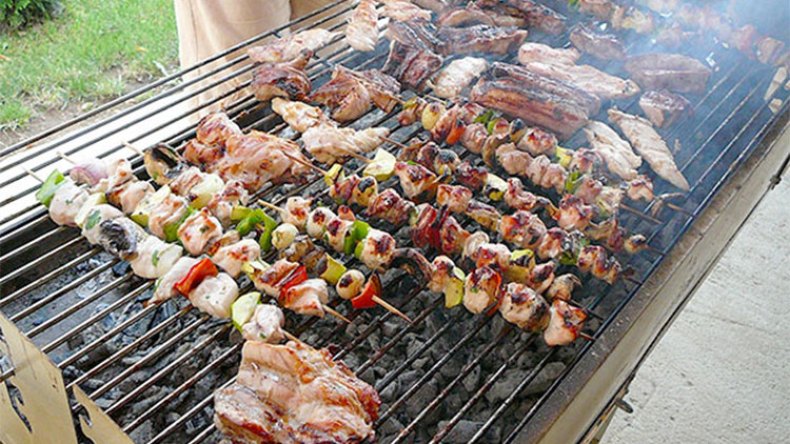 شواء سهرات رمضان.. خطر صحّي يهدّد بعودة كورونا