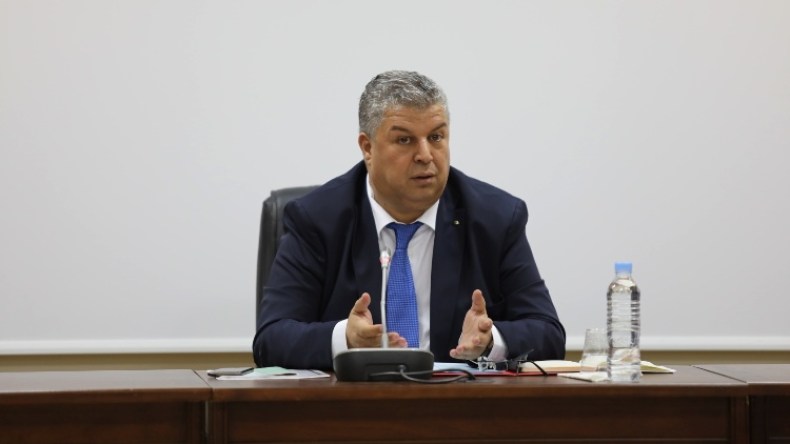 رئيس “الفاف” يردّ على اتحاد الكرة الكاميروني