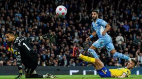 محرز يُبدع تسجيلا وتمريرا و”السيتي” يستعيد كرسي الصّدارة