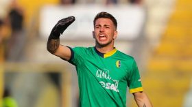 بِالفيديو: حارس إيطالي يُسجّل هدفا خُرافيا مِن بعد يقترب مِن 80 مترا!