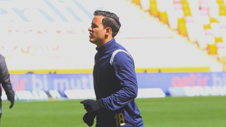 زفان يفسخ عقده قبل الآوان