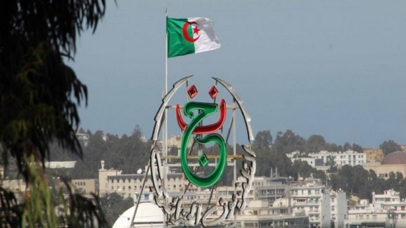 التلفزيون العمومي يردّ على مُنتقديه بِخصوص مباراة الجزائر والكاميرون