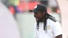 مدرب السنيغال ينتصر للجزائر ويجلد “الكاف” والحكّام