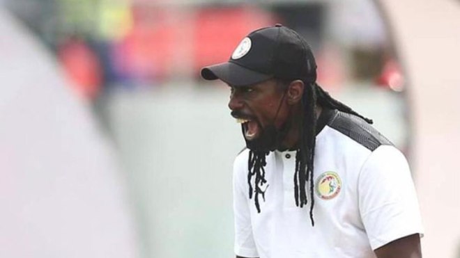 مدرب السنيغال ينتصر للجزائر ويجلد “الكاف” والحكّام