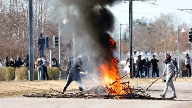 Emeutes en Suède après qu’un extrémiste a tenté de brûler le Coran