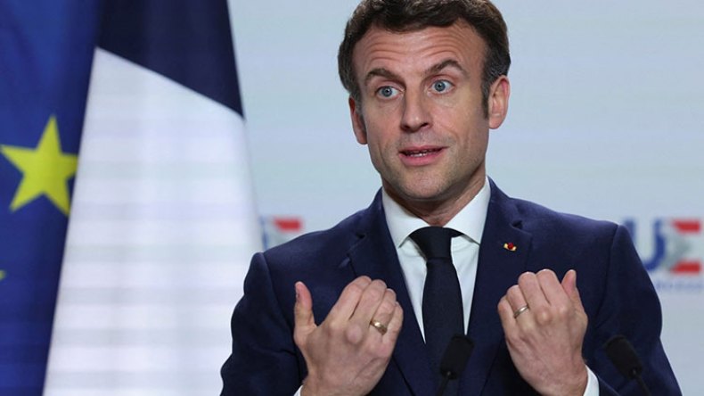 ماكرون أمام الفرصة الأخيرة لتسوية الخلافات مع الجزائر