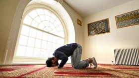 المسلم عزيز بخالقه.. لا يحني رأسه لمخلوق