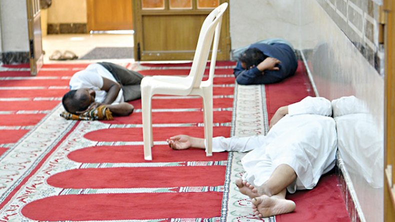 لا نوم بالمساجد في رمضان
