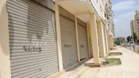 عشرات المحلات مغلقة وأخرى مهملة بأحياء “عدل”