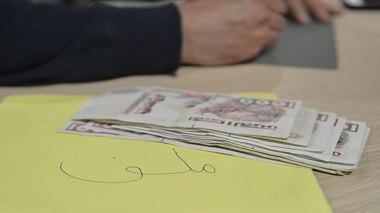 Police Officers, Flight Attendants Smuggle Gold Bars to Dubai