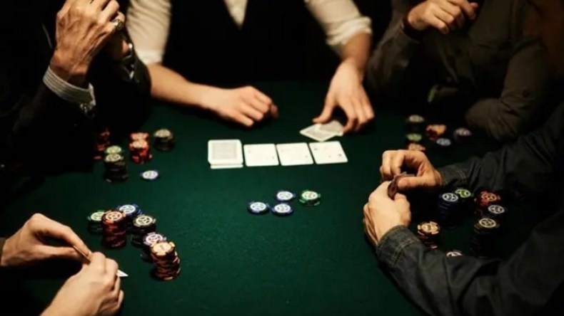 القمار في شهر مضان.. الهروب من حلقات الذكر إلى حلقات الشر