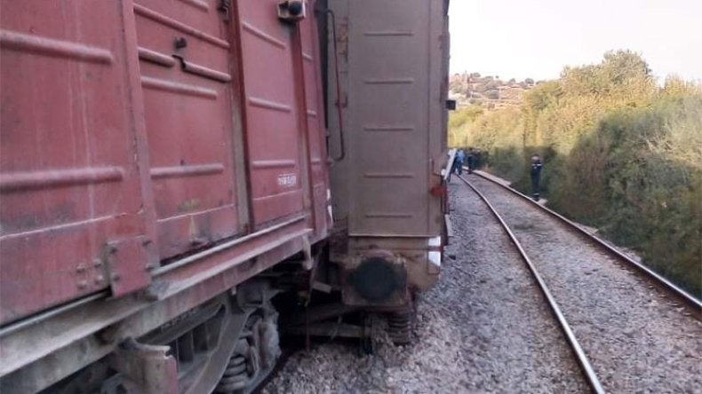 تخريب سكة قطار الفوسفات، انهيار جدار يقتل تلميذا