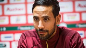 مسلوب يدافع عن نفسه.. كنت ساذجا وهذا ما تبادلته مع محرز