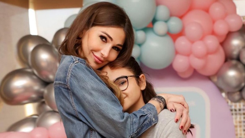 تعاطف كبير مع إعلامية لبنانية تعرضت ابنتها للتنمر