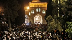 هل أدى 90 ألف شخص أول صلاة تراويح بالمسجد الأقصى؟