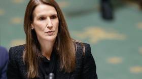 وزيرة الخارجية البلجيكية تتنحى مؤقتا لرعاية زوجها المريض