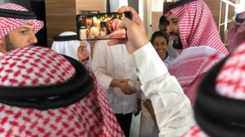 بالفيديو.. الرياض تحسم الجدل بشأن الترخيص لبيع الكحول في السعودية