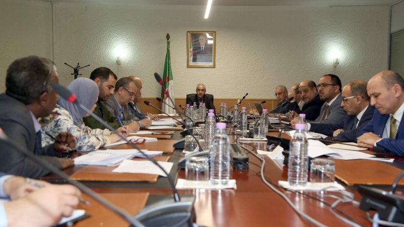 خط السكة الحديدية بين خنشلة وأم البواقي.. وزير النقل يقدم 3 تعليمات هامة