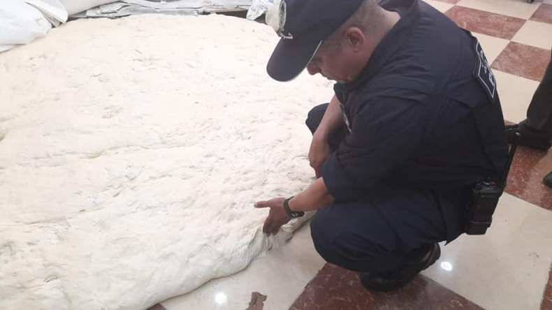بالصور..هذا ما وجدته الشرطة في المخبزات ومحلات بيع الحلويات بوهران