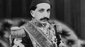 ماذا فعل السلطان عبد الحميد الثاني لحماية وتوحيد الأمة؟