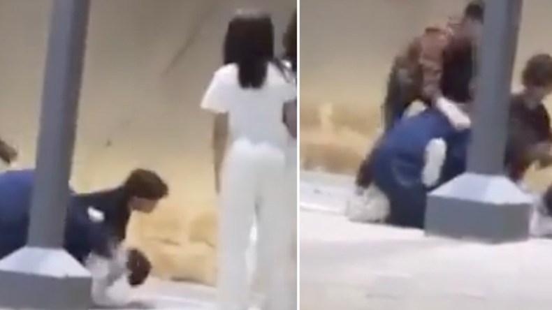 بالفيديو: فتاة سعودية تعتدي بالضرب المبرح على زميلتها