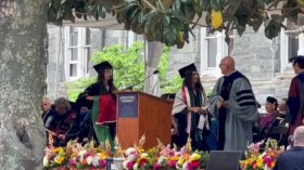 طالبة فلسطينية ترفض مصافحة وزير الخارجية الأمريكي