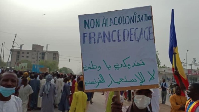 بعد مالي.. مظاهرات ضد الوجود الفرنسي في تشاد (فيديو وصور)