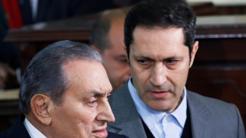 مصر: علاء مبارك ينشر تغريدة “مثيرة للجدل” عن والده