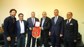 وفد الأهلي المصري في ضيافة رئيس “الفاف”