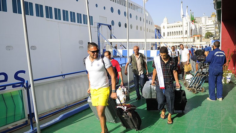 كراء بواخر إضافية لنقل الجالية