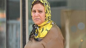 بالفيديو.. موقف طريف لوالدة محرز في احتفالات التتويج باللقب