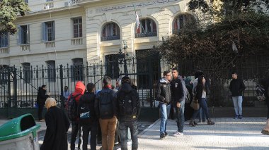 بث مباشر من القسم… حين تتحول الحصة الدراسية إلى محتوى رقمي