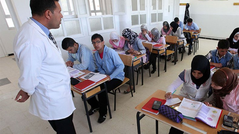 تأخرٌ في دروس 5 مواد يصل إلى 9 أسابيع