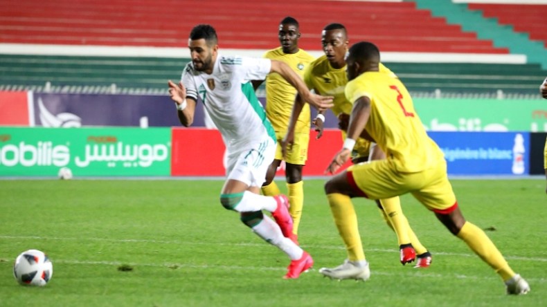 قرار جديد يُثير الجدل.. متى وأين سَتُلعب مباراة تنزانيا والجزائر؟