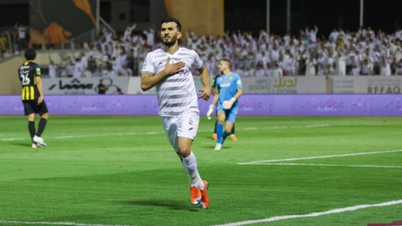 بِالفيديو: سعيود يُهدي الطائي فوزا على رائد الترتيب