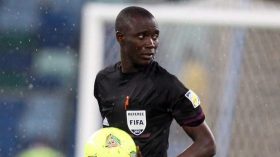 صحف رياضية: الكاف يجري تغييرات واسعة في سلك التحكيم بعد “فضيحة غاساما”