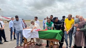 جثمان الراحل احمد بن عيسى يوارى الثرى بمقبرة العالية
