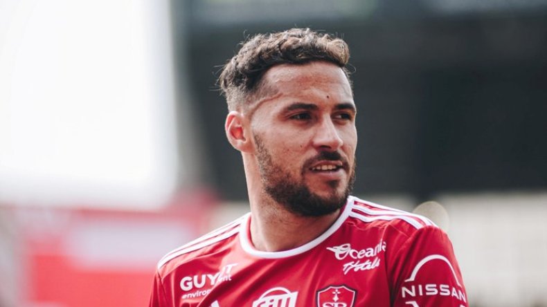 هل يصوم بلايلي في البطولة الفرنسية؟ مدرب براست يردّ