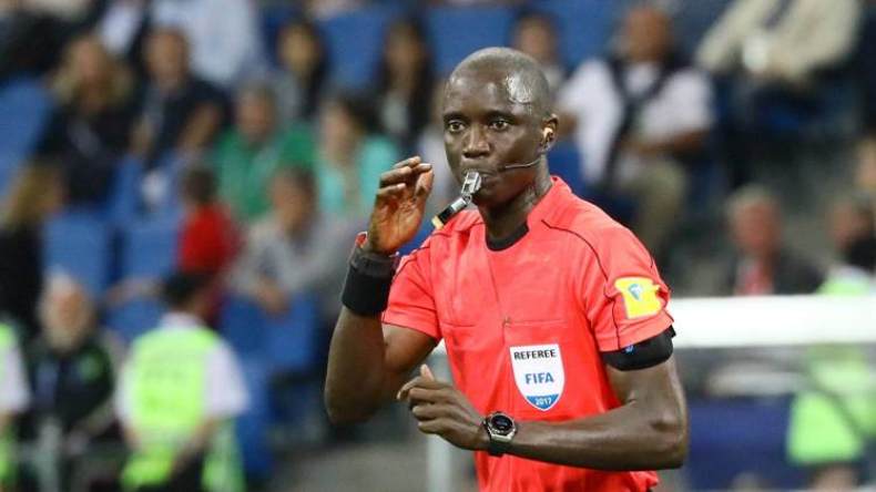 بِالفيديو: الغامبي غاساما يعود ويتورّط في فضيحة تحكيمية أخرى