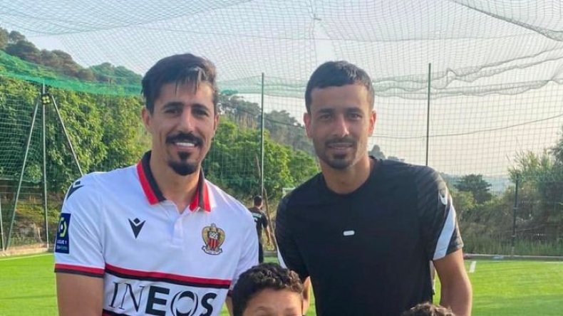 بونجاح بِقميص نادي نيس!