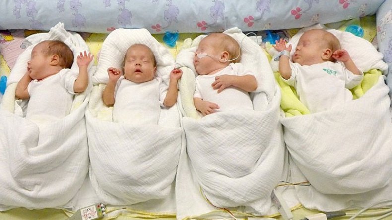 أم تلد 4 توائم بسطيف