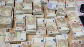موثق يحاول تهريب 56 ألف أورو عبر المطار!