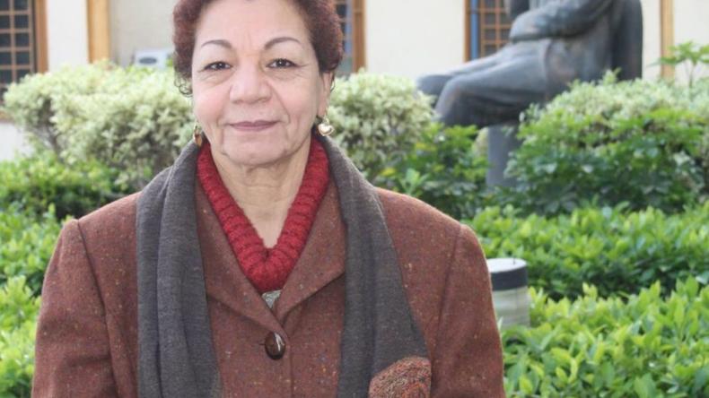 روائية مصرية: “لماذا يحفظ الطفل آيات قرآنية لن يفهمها؟!”