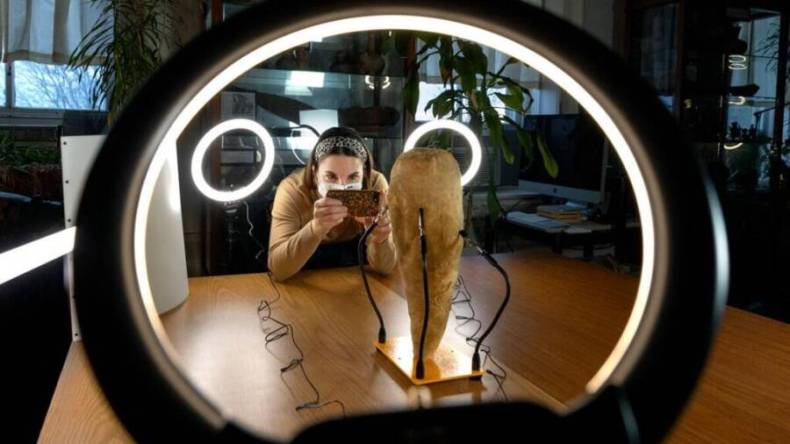 طالبة أمريكية تعيد اكتشاف حقيقة مومياء منسية في خزانة الجامعة